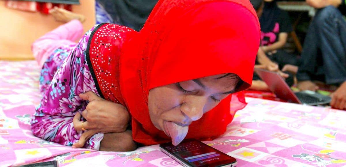 Nursamawati Mahmud, jualan online pakai smartphone dan lidah