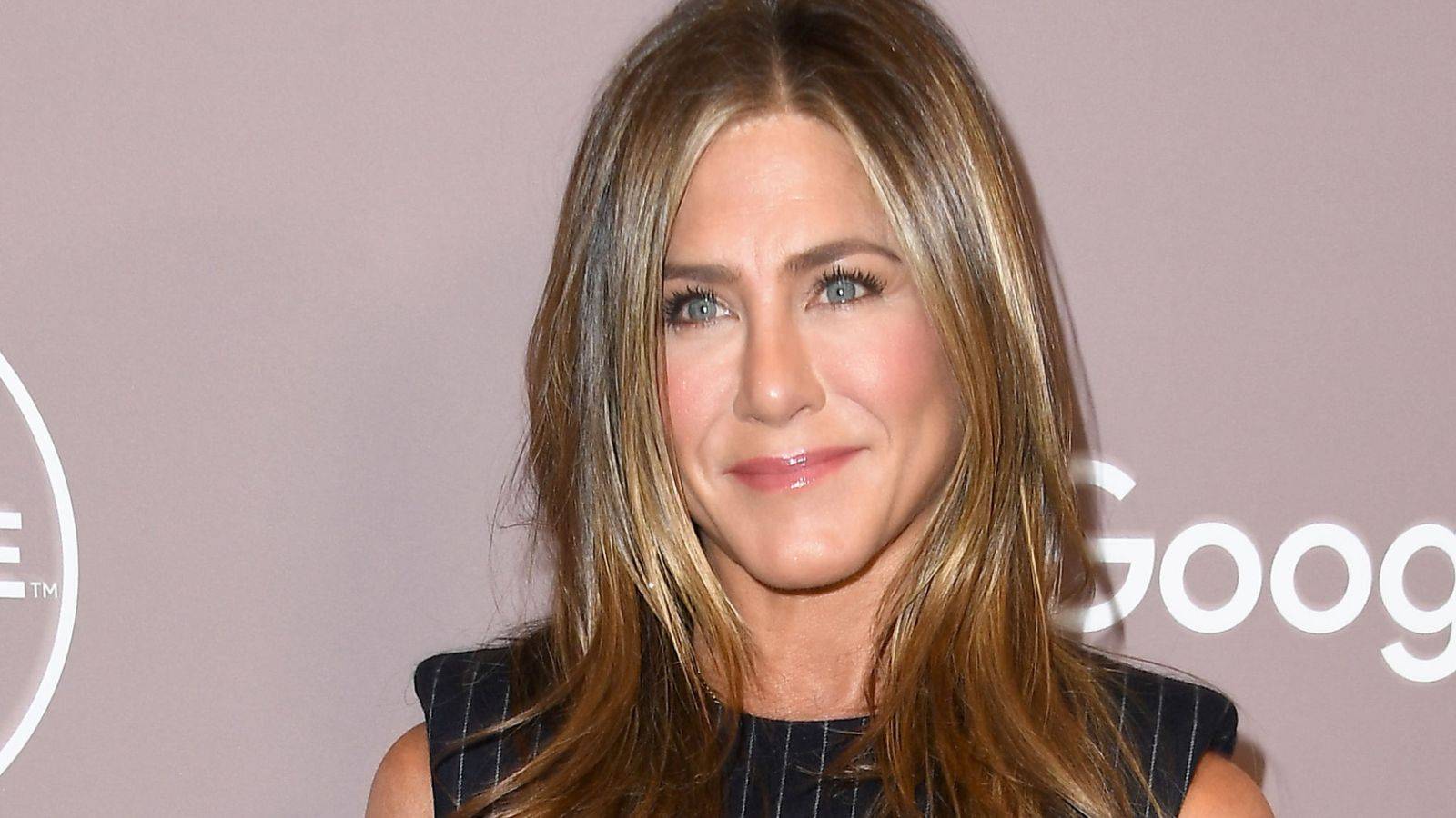 Instagram Jennifer Aniston, postingan pertamanya cute abis