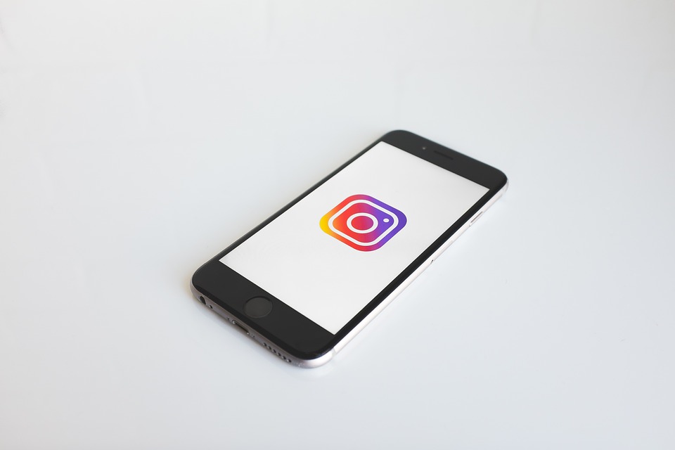 Instagram uji coba animasi dan stiker selfie terbaru untuk fitur Stories