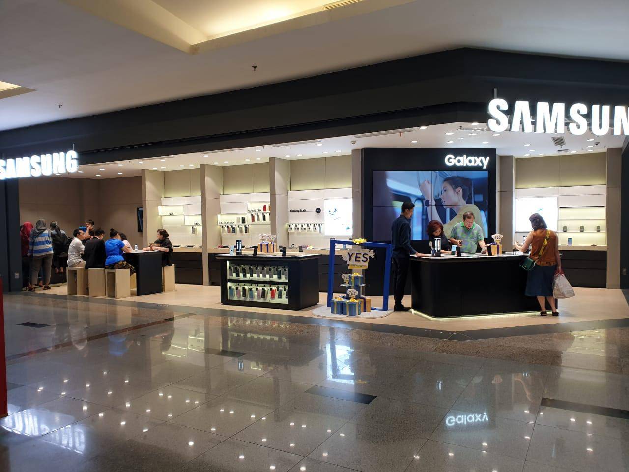 OkeShop buka flagship store Samsung di Mall ternama Indonesia