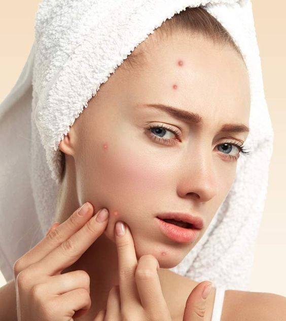 Menurut dermatologis, pembersih wajah ini terbaik untuk kulit sensitif