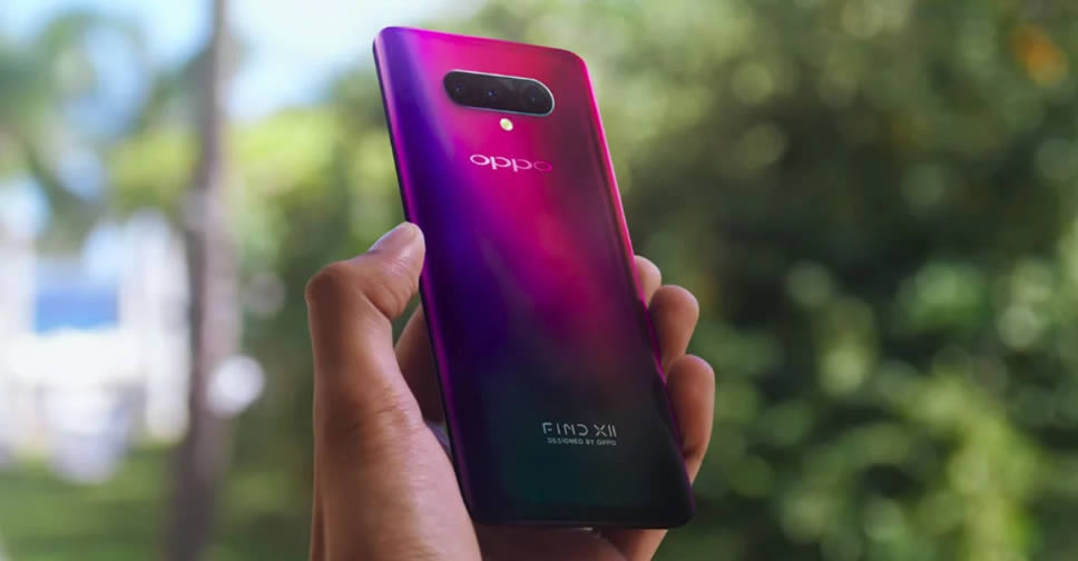 Layar Oppo Find X2 kurva melengkung, punya punch hole