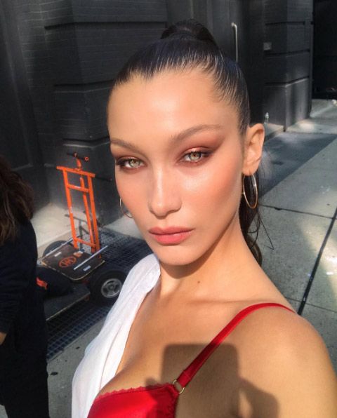 Selama karantina, Bella Hadid pamer warna rambut baru di Tiktok