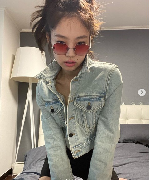 Self-quarantine, Jennie Bombardir Instagram dengan foto selfienya