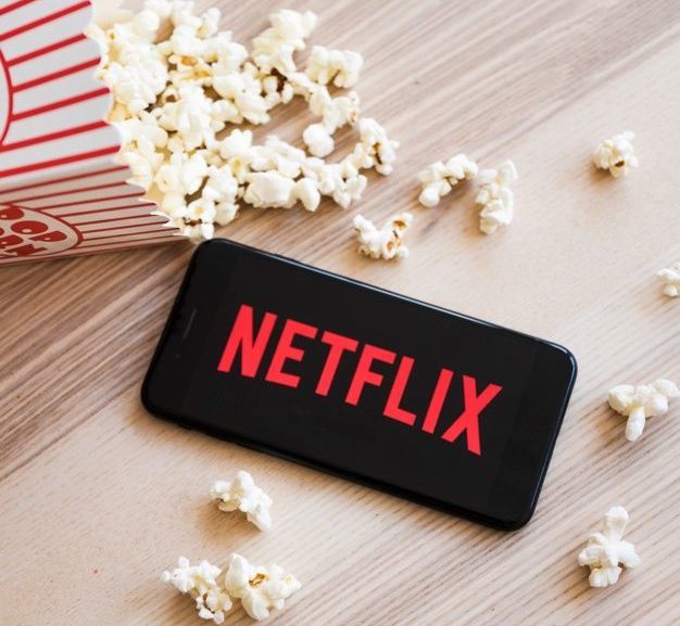 Netflix sedang melakukan ujicoba tombol Shuffle pada Home screen