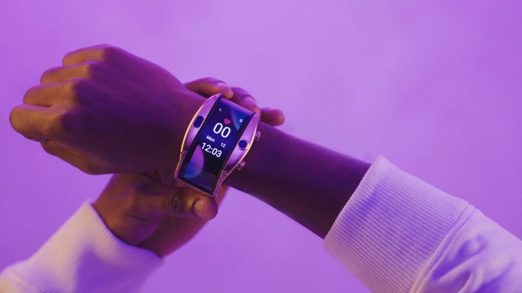 Nubia jadi smartwatch foldable pertama di dunia dengan layar OLED 4-INCH