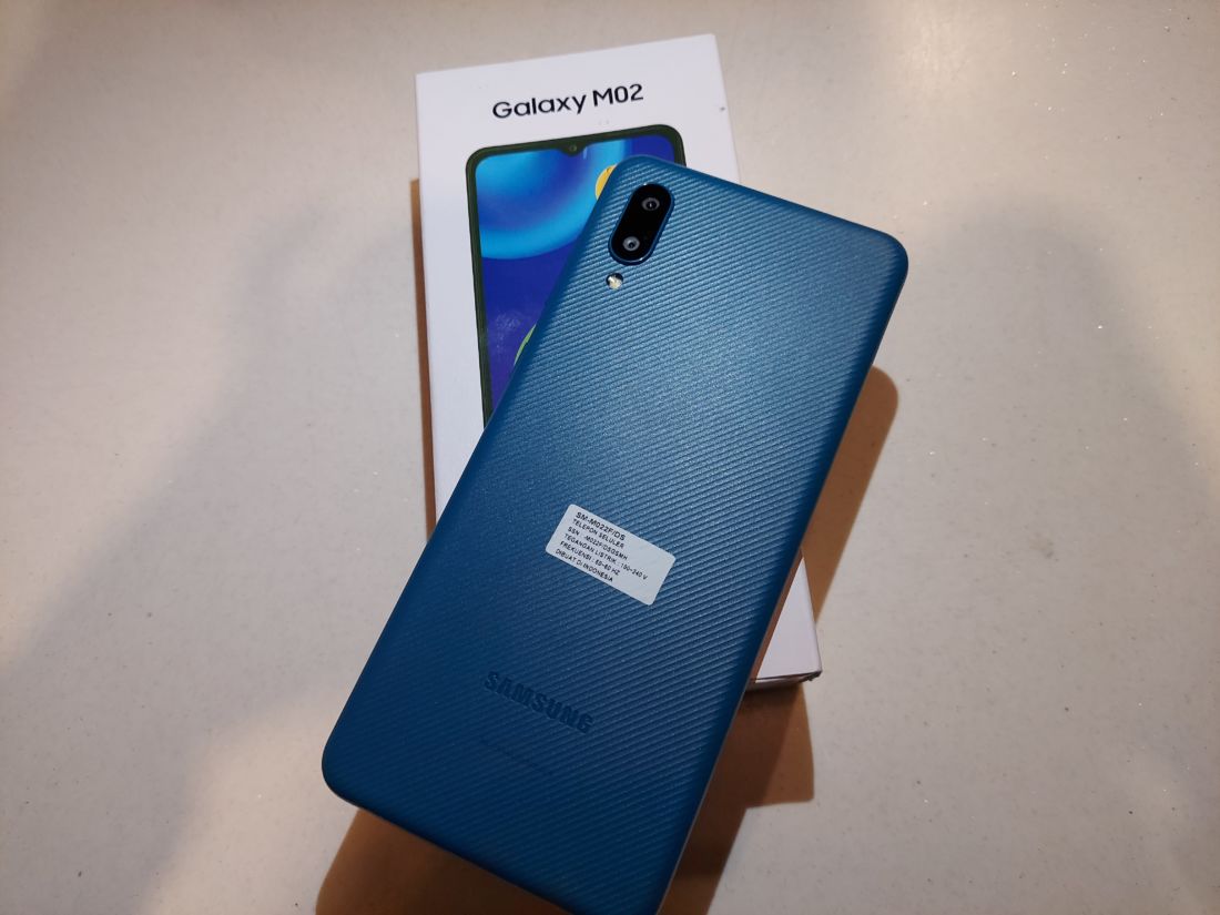 Review Galaxy M02: Ponsel sejutaan, mulai desain hingga spesifikasi gak murahan!