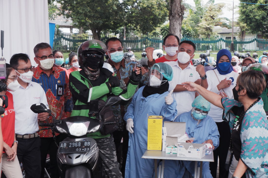 Layanan Vaksinasi COVID-19 Massal Drive Thru dihadirkan Halodoc dan Gojek di Yogyakarta