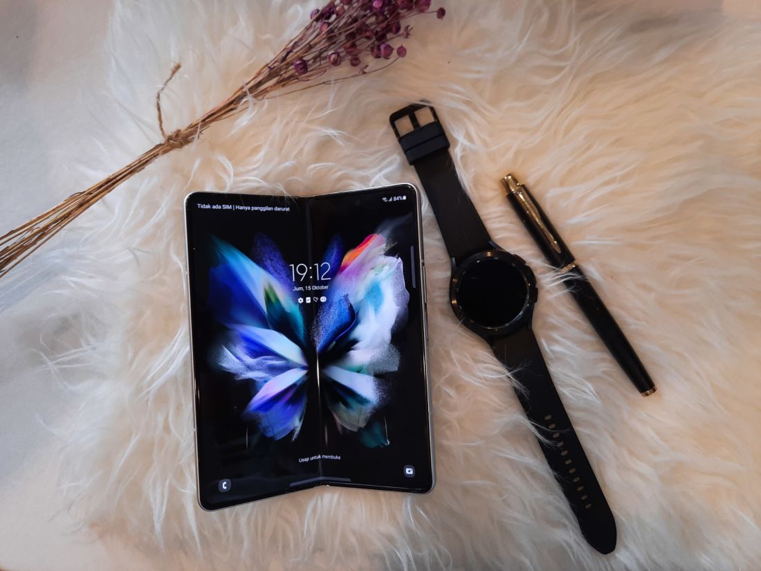 Memanfaatkan Samsung Galaxy Z Fold 3 5G Ala Dinda Puspitasari