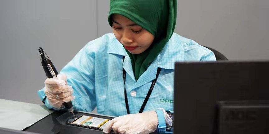 Kenalin, Ayu! Hijabers yang Jago Benerin OPPO Kamu