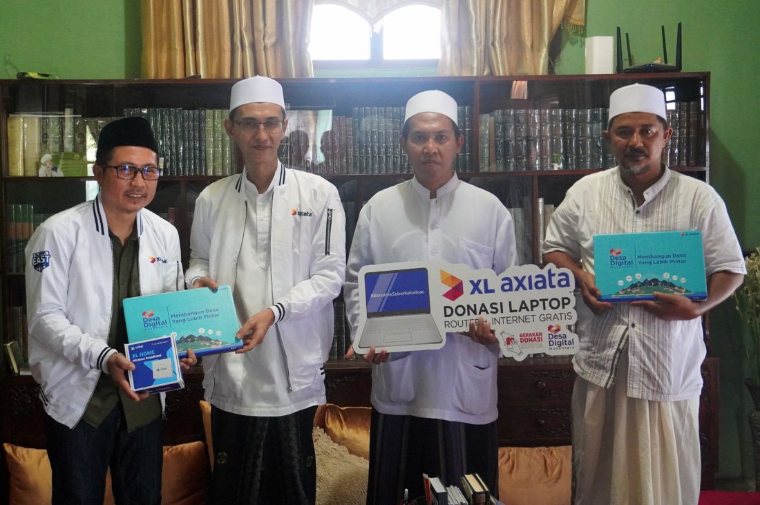 XL Axiata Salurkan 80 Unit Laptop ke Puluhan Ponpes di 7 Provinsi