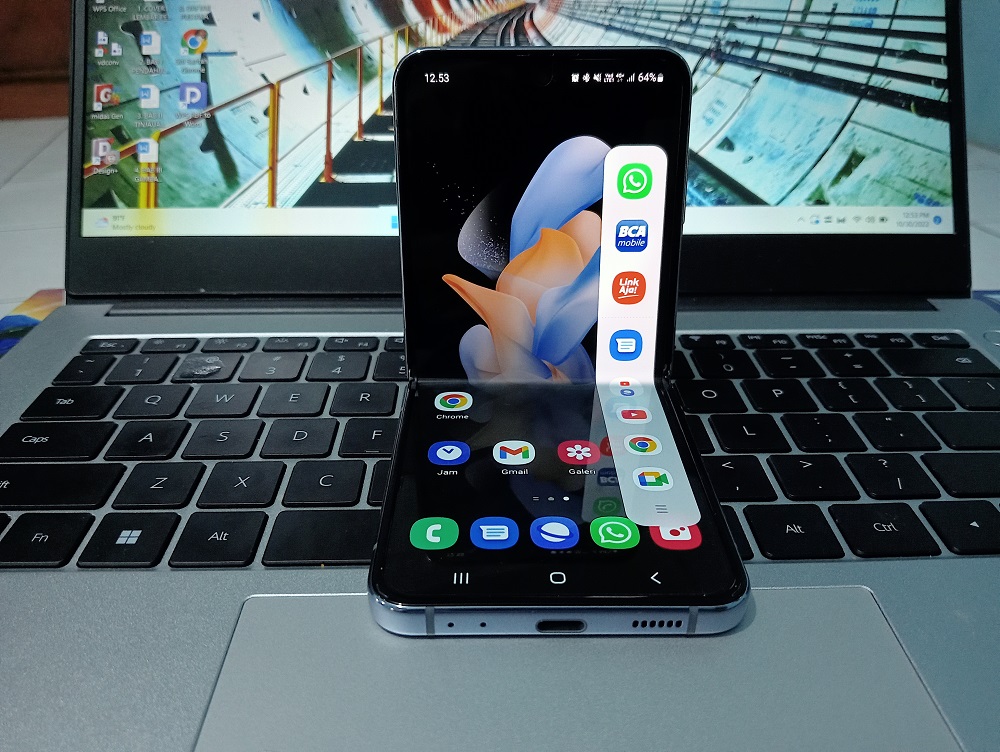 Cara Pakai Edge Panel di Samsung Galaxy Z Flip4 5G