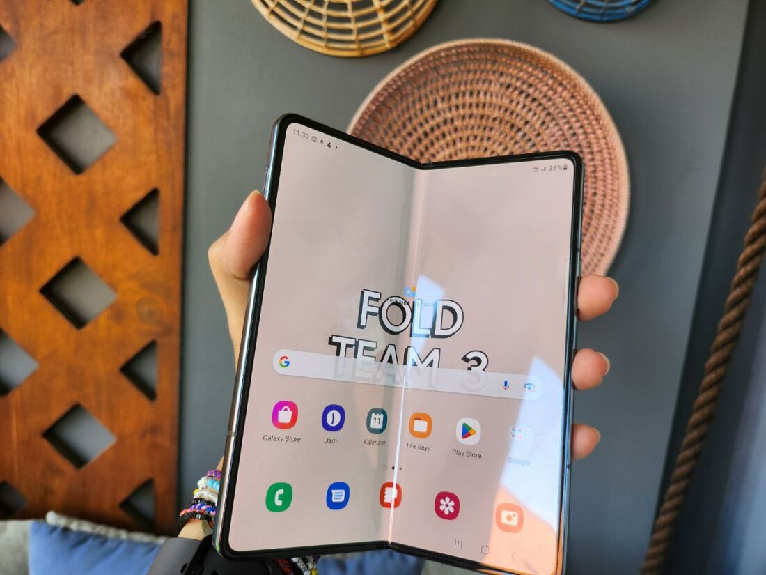 Galaxy Z Fold4 5G Smartphone Pertama yang Pakai Android 12L