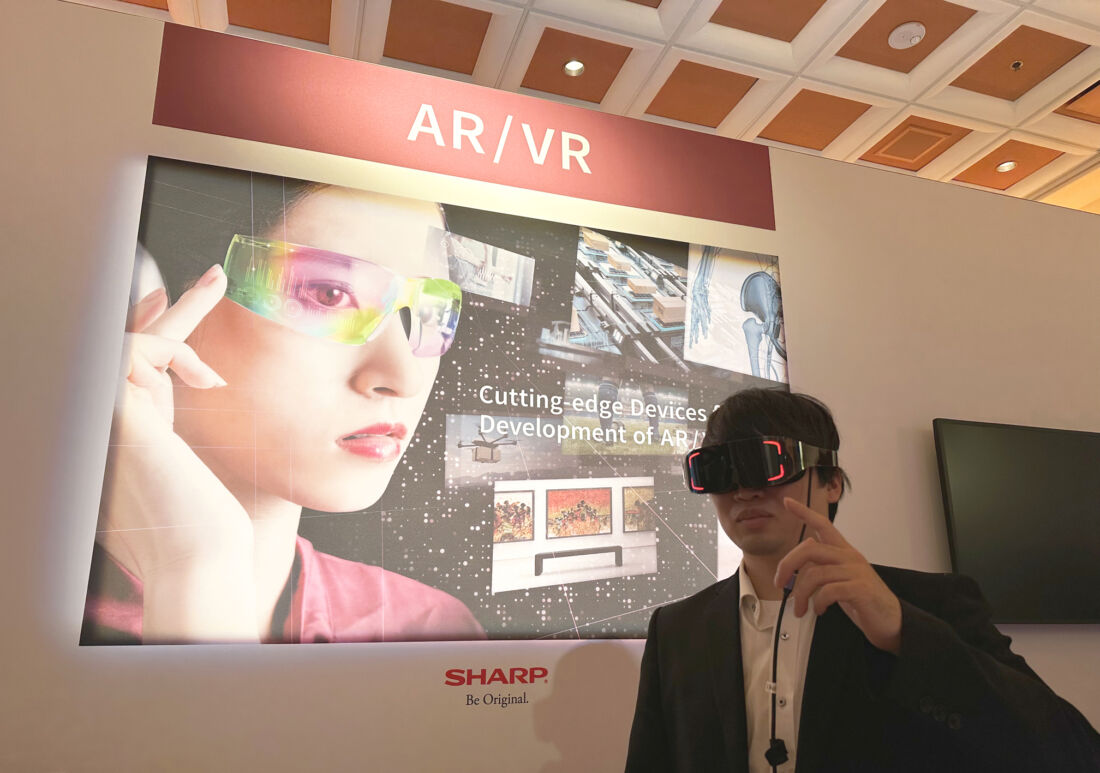 Sharp Kembangkan Prototipe VR yang Bisa Terhubung dengan Smartphone
