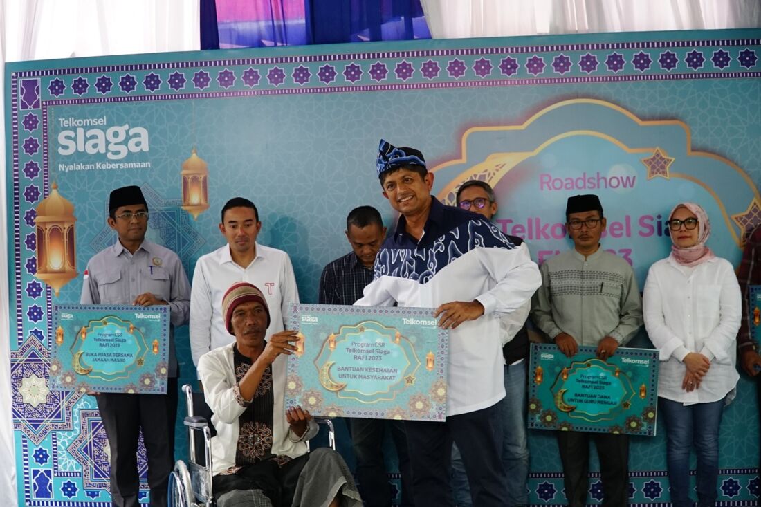 CSR Ramadan Telkomsel 2023 Targetkan 280 Guru Ngaji dan 1800 Dhuafa