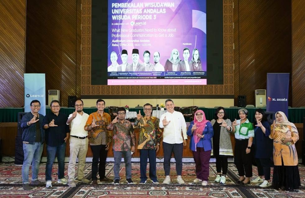 XLFL Beri Workshop untuk Mahasiswa di Padang dan Bandung