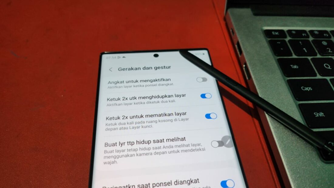 Navigasi Galaxy S23 Series 5G Lebih Mudah Pakai Swipe Gesture