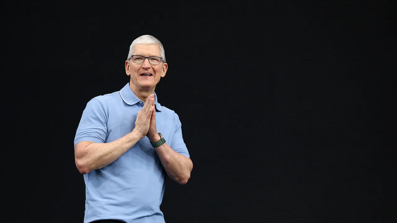 iPhone 15 Nggak Laku, CEO Apple Tim Cook Silaturahmi ke China