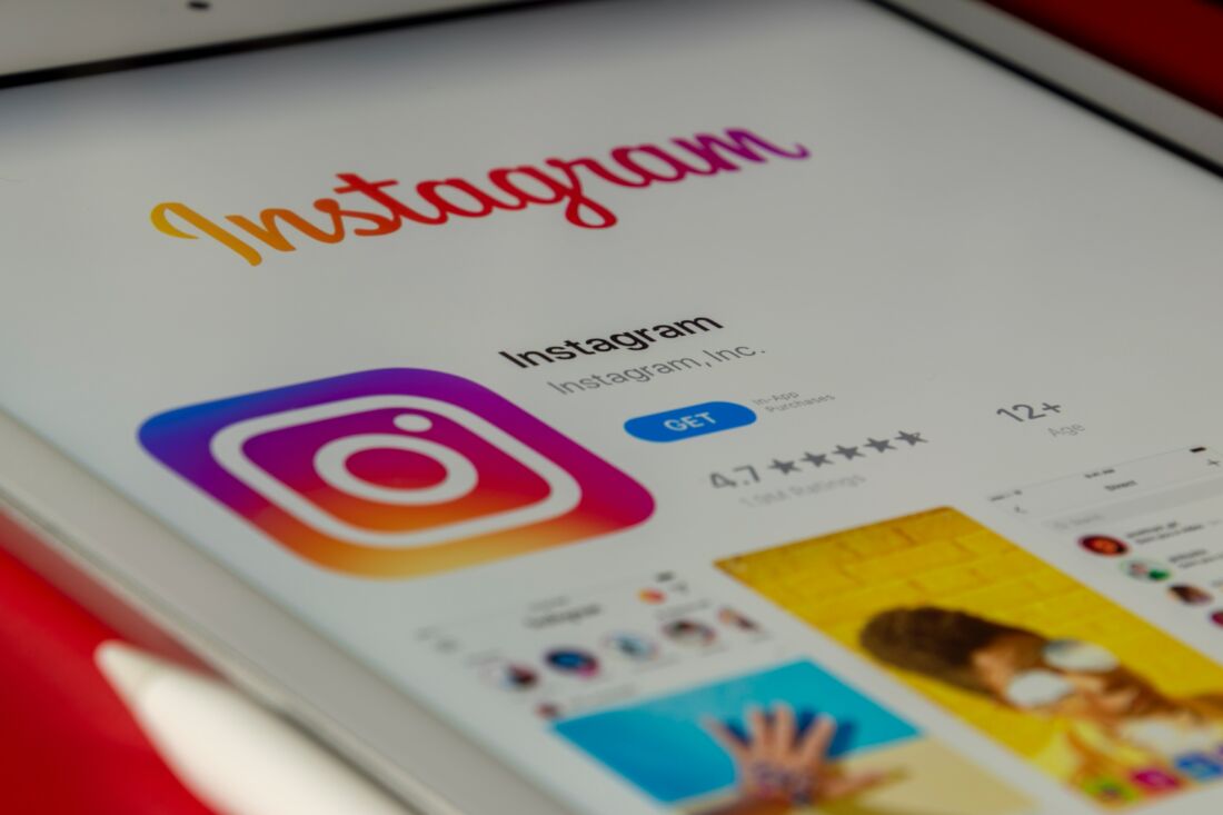 Menkop UKM Pergoki Akun Jual Barang Ilegal di Instagram