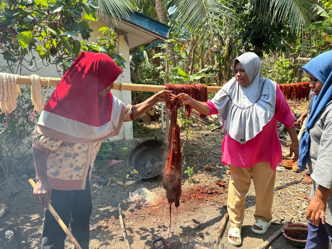 Perjalanan Mama Sariat Tole, Seniman Kain Tenun Ikat Alor Berkualitas Ekspor