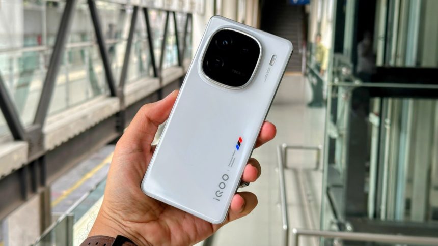 iQOO 12 Disebut eSport Phone, Apa Bedanya dengan Ponsel Gaming?