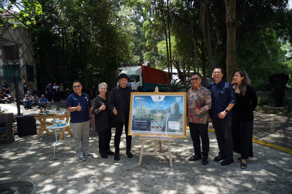 PT Siluet Nyoman Nuarta dan PosIND Kirimkan Bilah Selubung Sayap Garuda Terakhir ke IKN