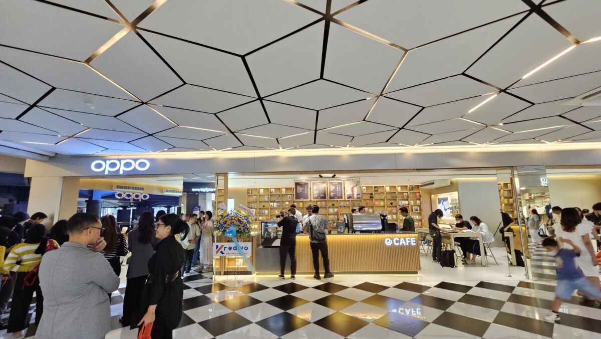 OPPO Experience Store Resmi Buka di Mall Cilandak Town Square